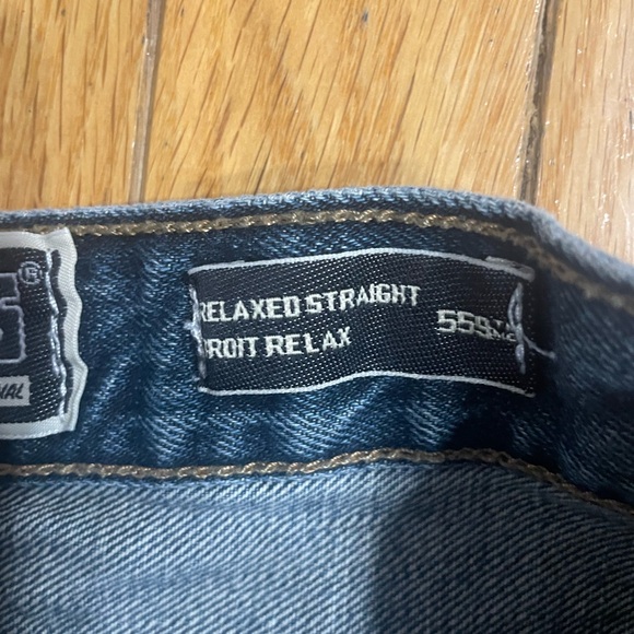 LEVI’S - relaxed straight leg jeans 559 jeans turned into Daisy Duke cut offs - Picture 6 of 9